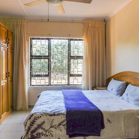 Mama Mia Cottages Oslo Beach Порт-Шепстон Экстерьер фото