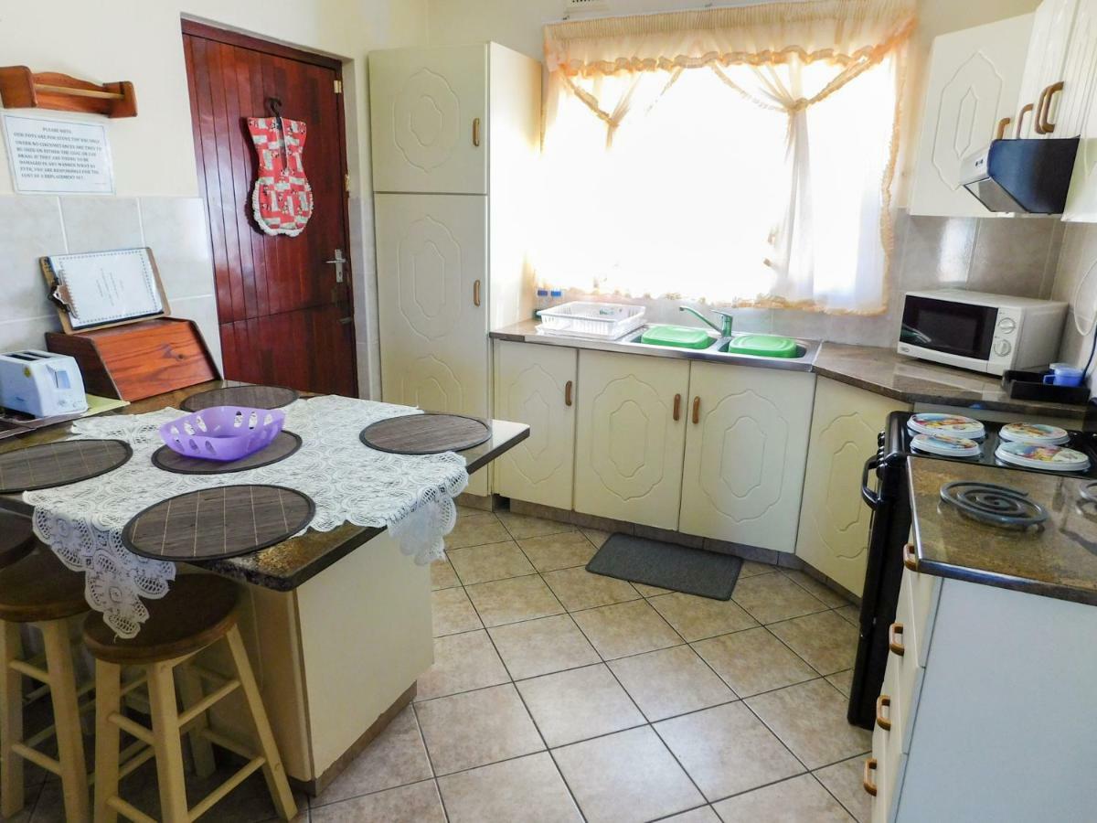 Mama Mia Cottages Oslo Beach Порт-Шепстон Экстерьер фото