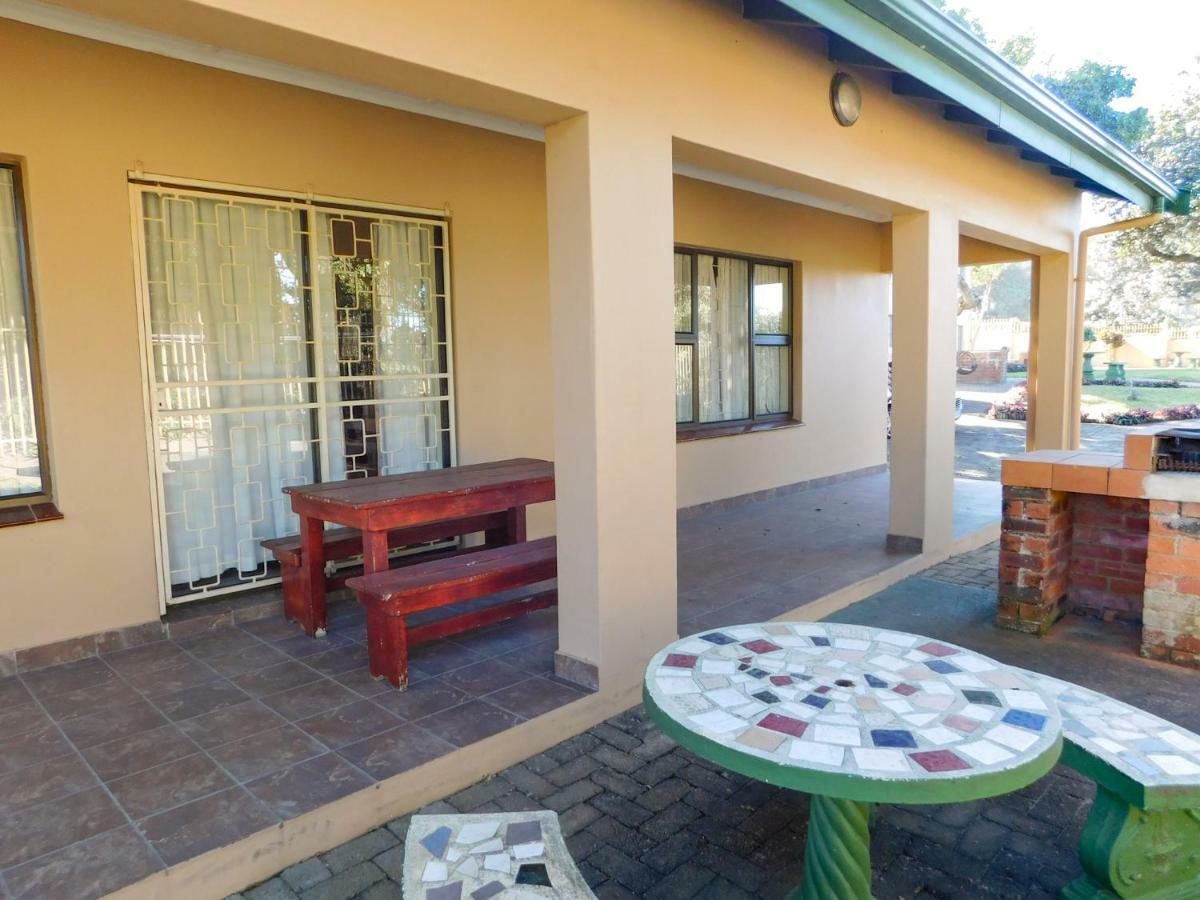 Mama Mia Cottages Oslo Beach Порт-Шепстон Экстерьер фото