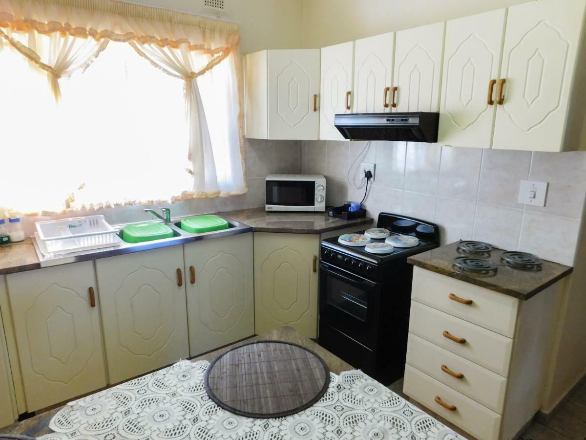 Mama Mia Cottages Oslo Beach Порт-Шепстон Экстерьер фото