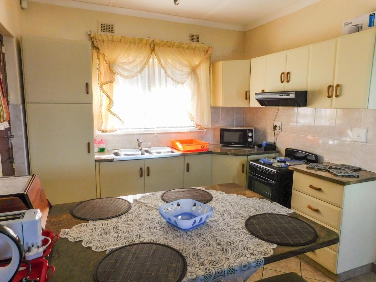 Mama Mia Cottages Oslo Beach Порт-Шепстон Экстерьер фото