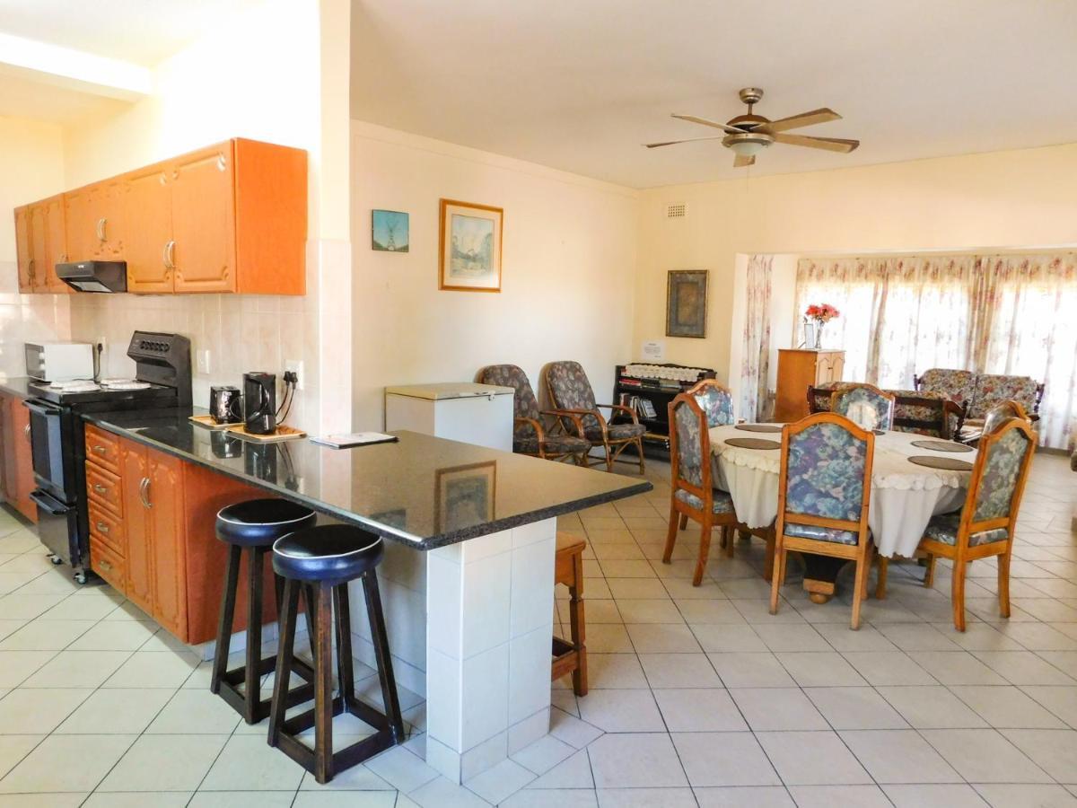 Mama Mia Cottages Oslo Beach Порт-Шепстон Экстерьер фото