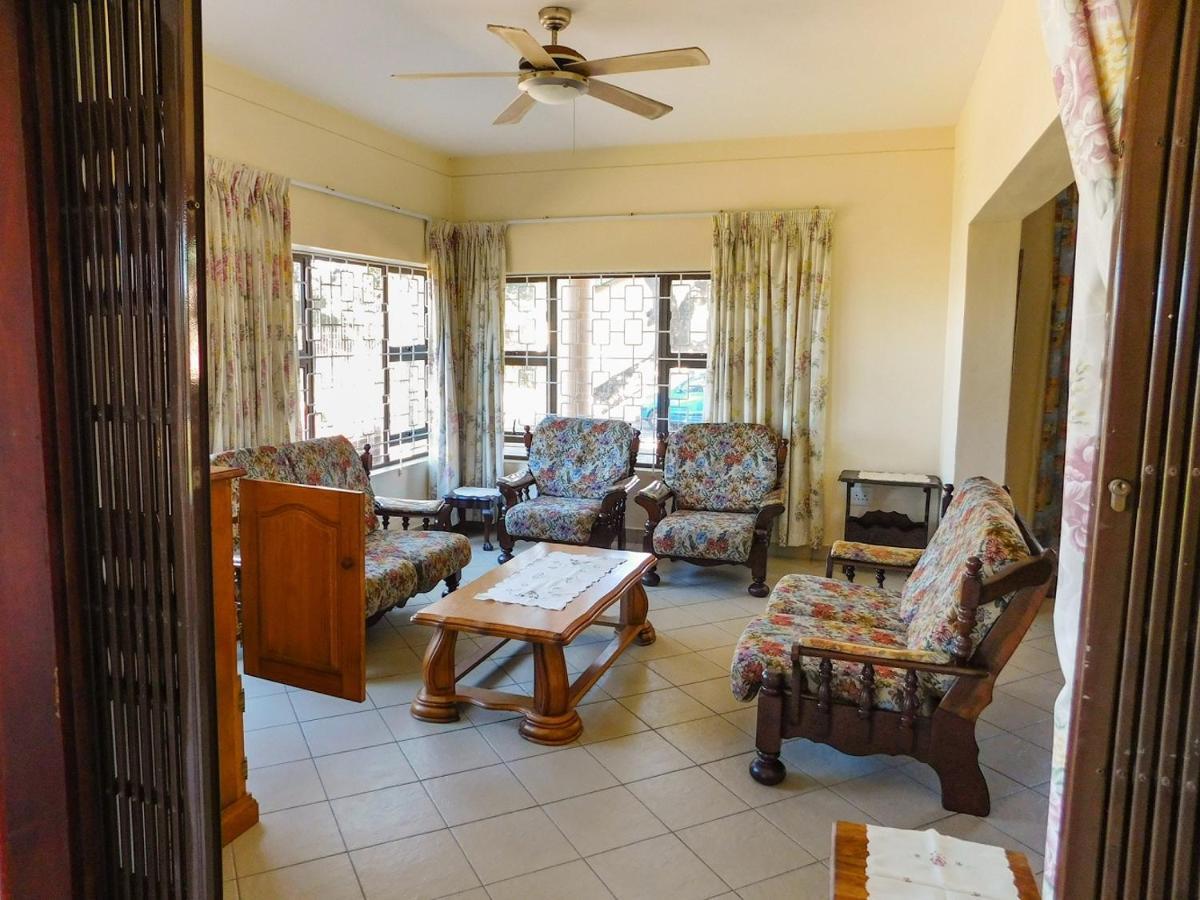 Mama Mia Cottages Oslo Beach Порт-Шепстон Экстерьер фото
