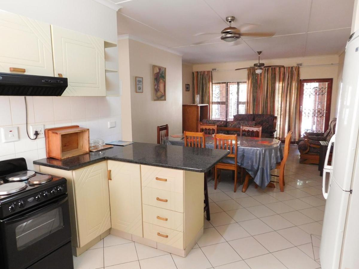 Mama Mia Cottages Oslo Beach Порт-Шепстон Экстерьер фото