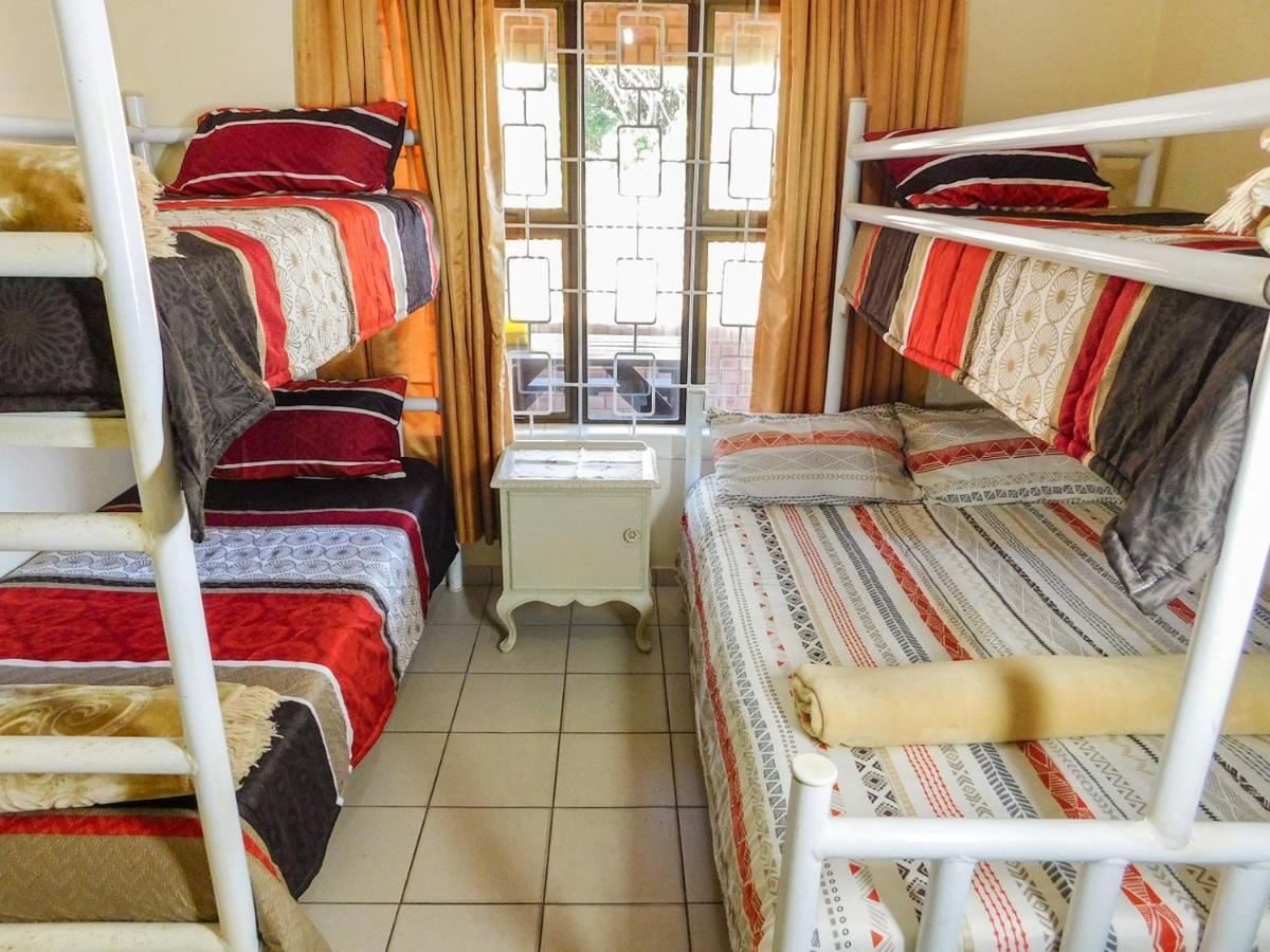 Mama Mia Cottages Oslo Beach Порт-Шепстон Экстерьер фото